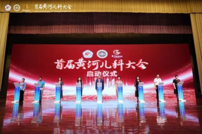 快速起效，均衡抗菌，專為兒童設(shè)計的口服三代頭孢：“鹽酸頭孢卡品酯顆?！敝κ讓命S河兒科大會